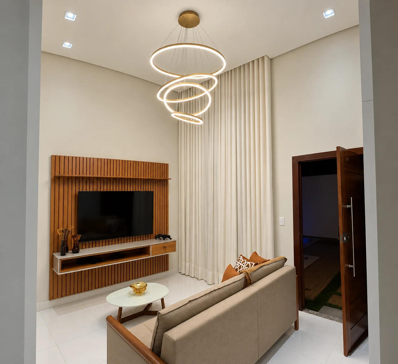 Sala contemporânea com iluminação dourada